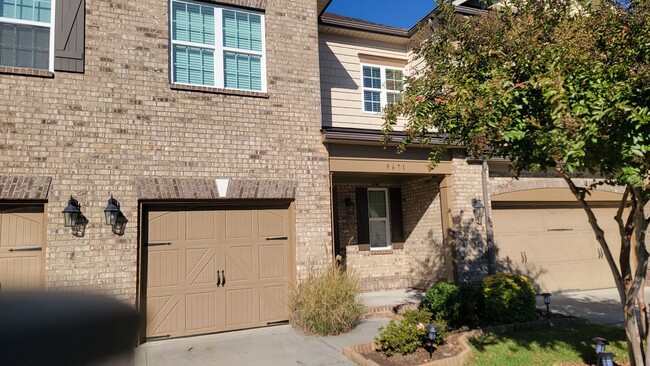 Townhome with 3BR/2.5BA Garage Located in ... - Townhome with 3BR/2.5BA Garage Located in ...