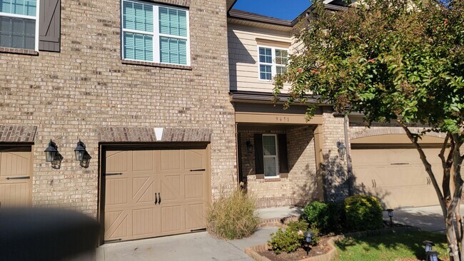 Building Photo - Townhome with 3BR/2.5BA Garage Located in ...