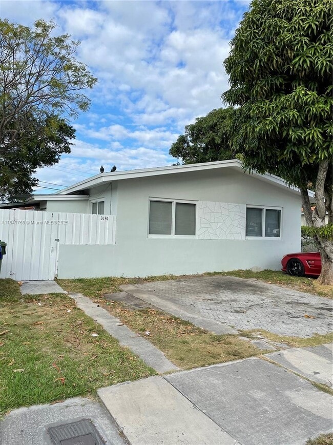 Building Photo - 3141 SW 12th St Unit 3141 Rental