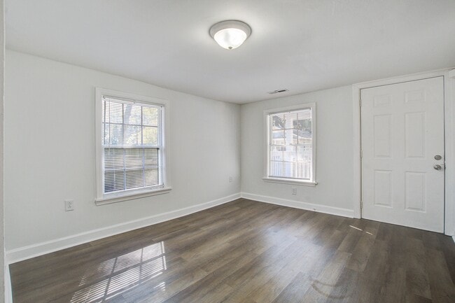 Photo - 4716 Mint Ave