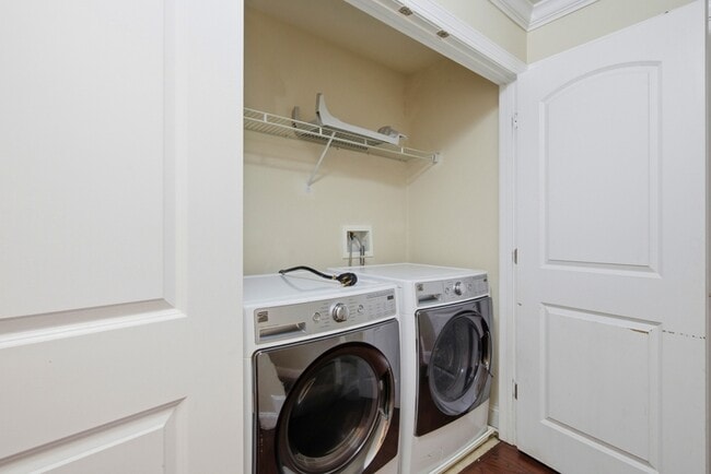 Photo - 300 Camillia Pl