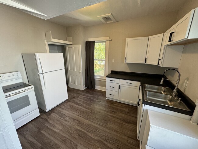 Photo - 616 W College Ave Unit 616