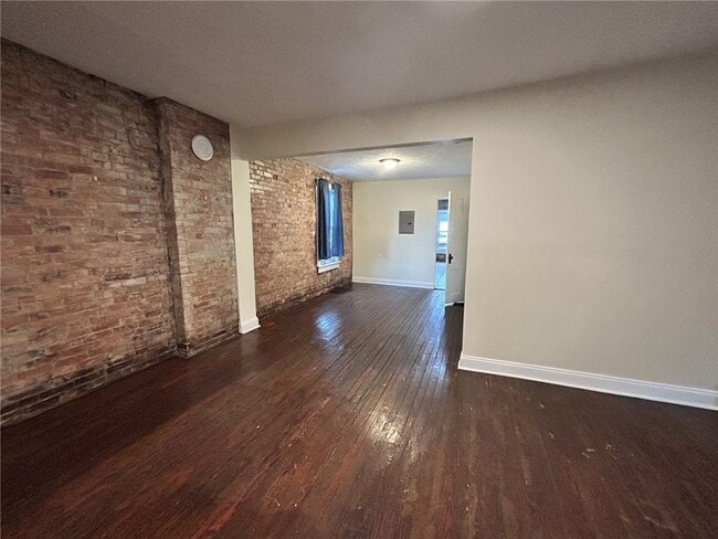 Photo - 258 E 14th St