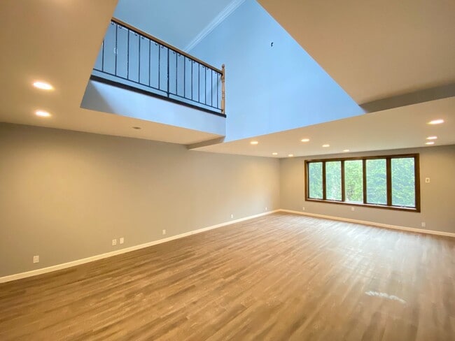 Building Photo - 10 Freeman Ct Unit 2