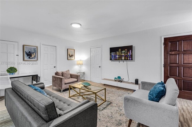 Photo - 977 SW 10th St Unit 927