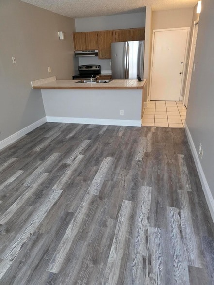 Building Photo - 2401 Riverside Dr Unit 411B