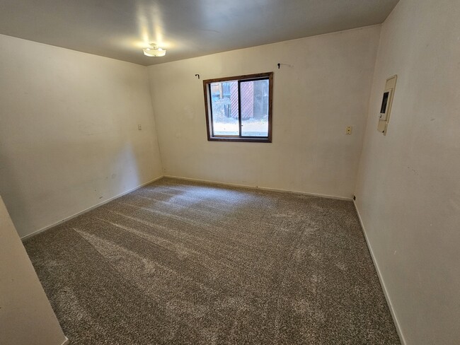 Photo - 1170 NE Harvey Rd