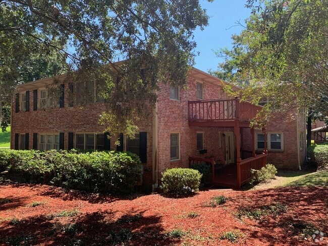 Building Photo - Available August 1st – 1/1 Condo in Prime ...