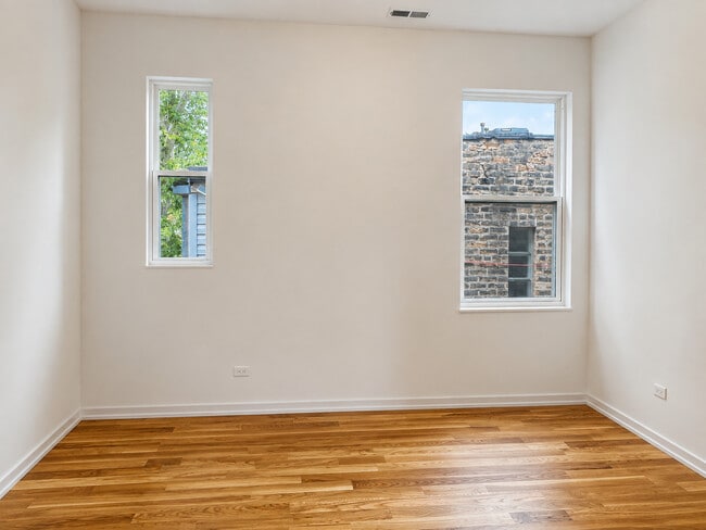 Photo - 822 N Winchester Ave Unit 2F