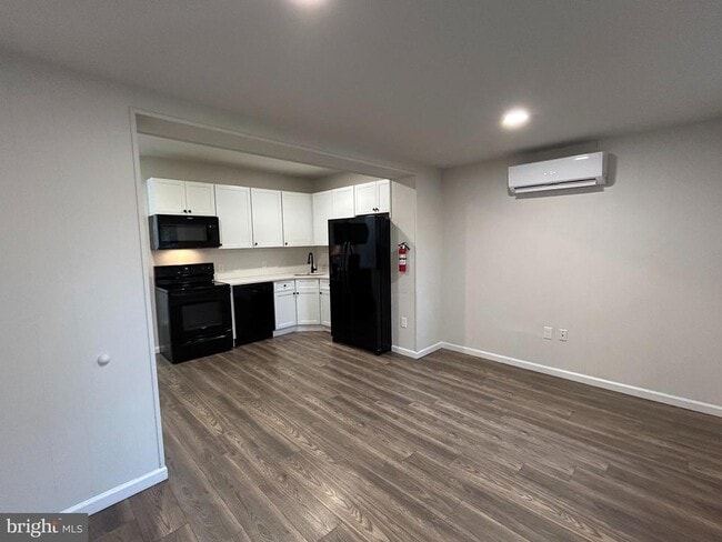 Building Photo - 566 E High St Unit 1