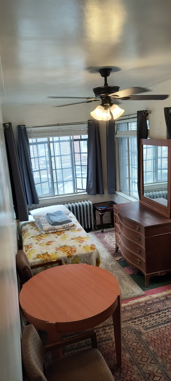 Photo - 722 E 231st St Unit Private Room