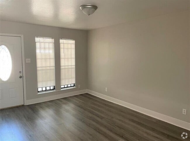 Building Photo - 9834 Denning Dr Rental