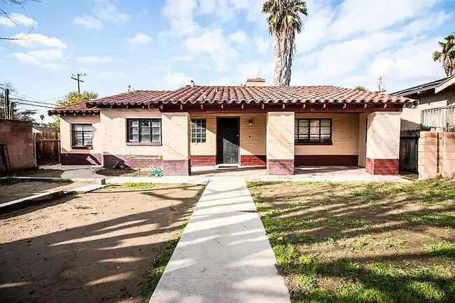 Building Photo - 735 Fresno St