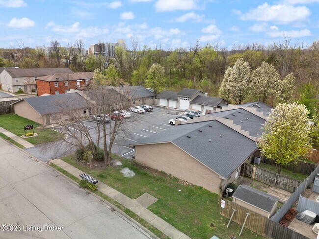 Photo - 703 Victoria Ct