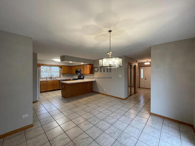 Photo - 725 Seminary Dr