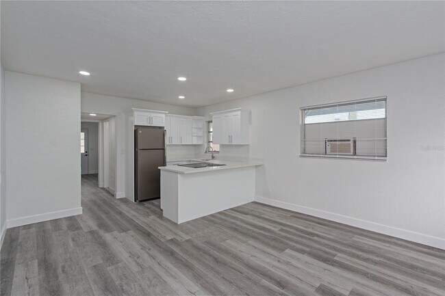 Photo - 11065 2nd St E