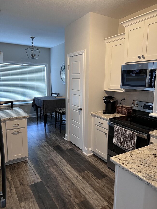 Photo - 557 Dexter Dr