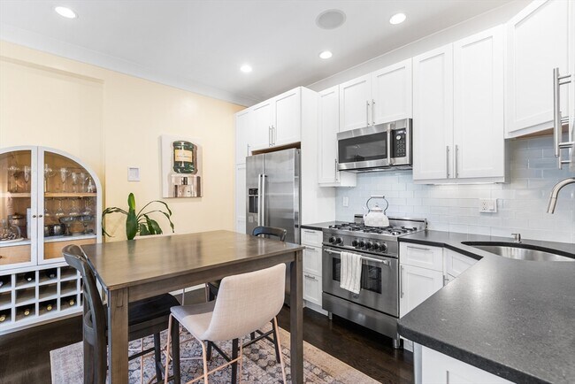 Photo - 170 W Fifth St Unidad 1