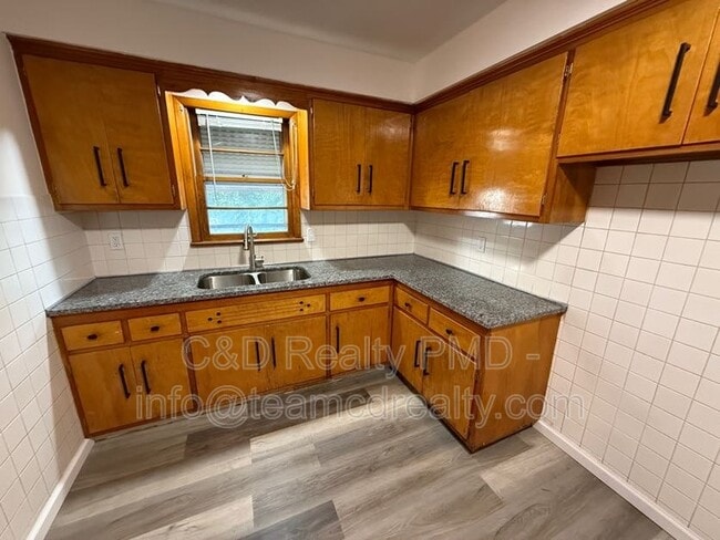 Photo - 426 E 200th St