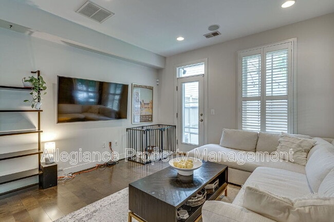 Photo - 944 N Columbus St