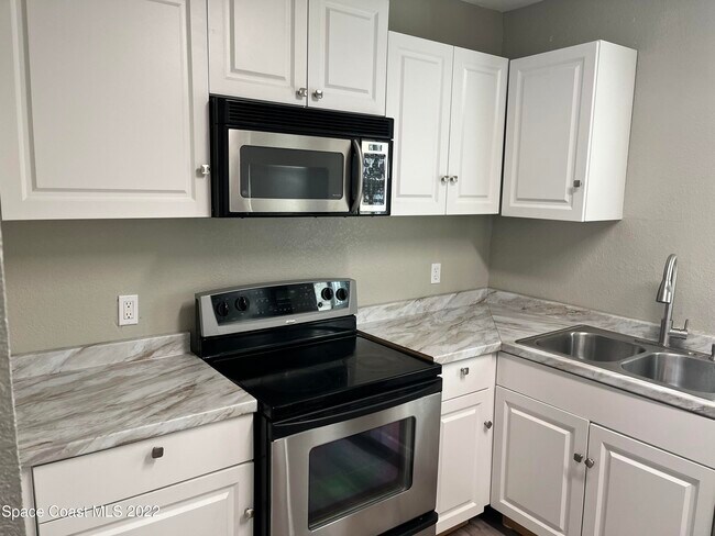 Photo - 701 Tropic St