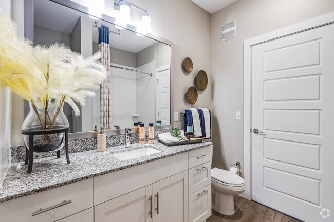1 BR, 1 BA- 790SF