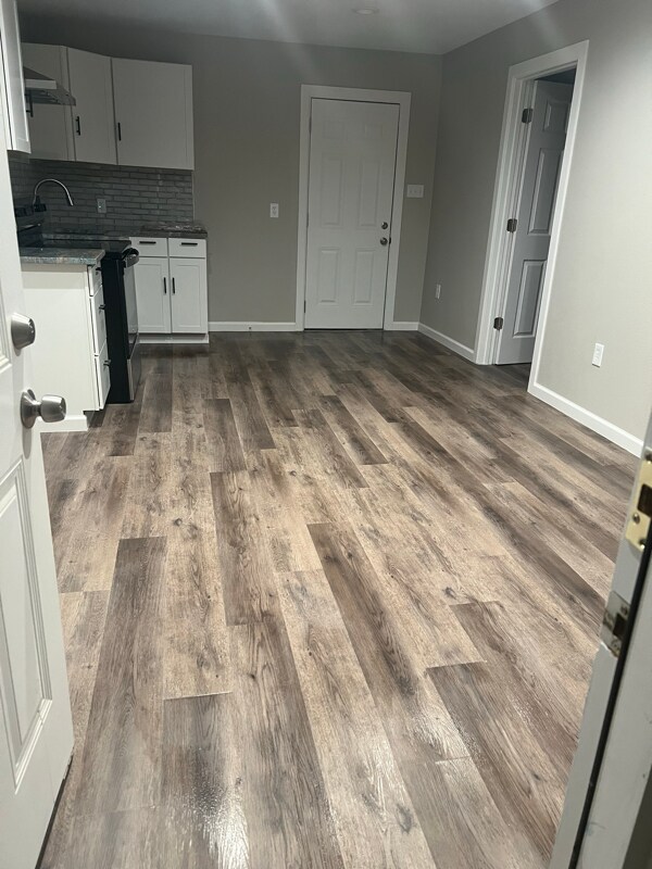 Photo - 301 E 7th St