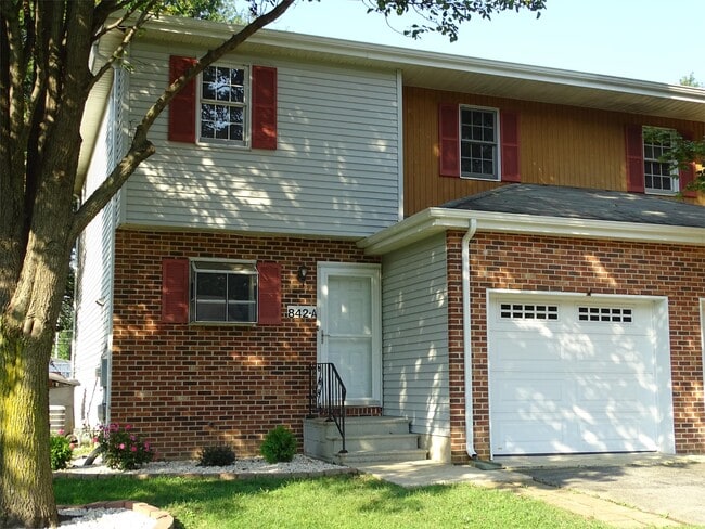Building Photo - 842 A Woodcrest Dr