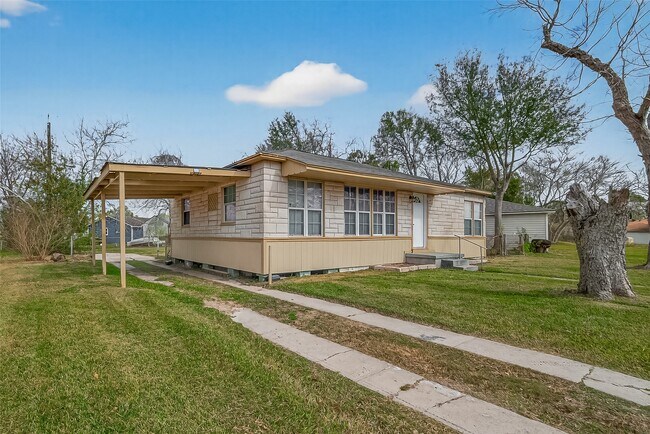 1221 Parkway Dr