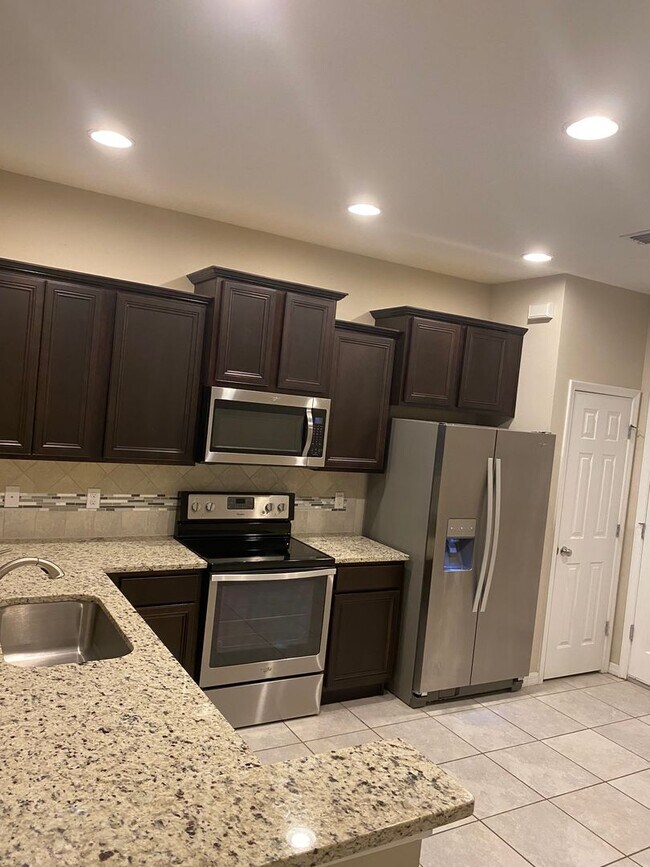 Photo - DESIREABLE 3/2.5 Townhouse in Crossing at ...