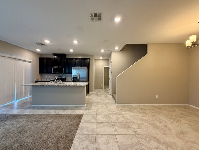 Photo - 3 BED 3 BATH 2 CAR GARAGE TOWNHOUSE W/ PRIVATE YARD, LOFT & BEDROOM DOWNSTAIRS IN GATED COMMUNITY... Unidad 1080