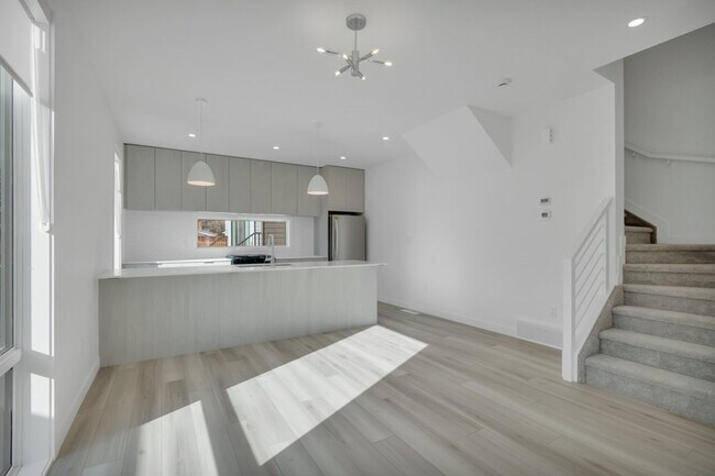 Photo - 10969-10130 130 St NW Unit 3 (Main)
