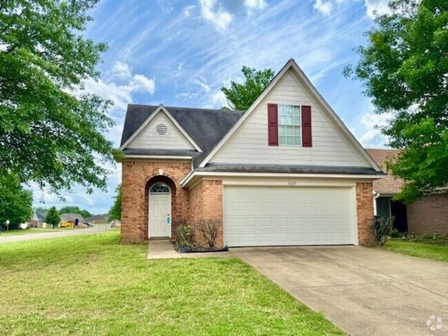 Building Photo - Now Leasing a 3-bedroom 2.5 bath with Larg... Rental