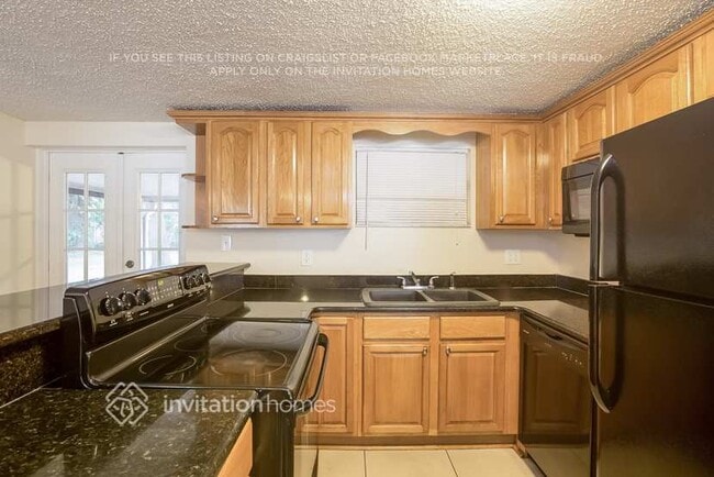 Photo - 11811 Roselawn Ave