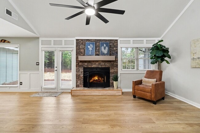 Photo - 210 Fireside Way
