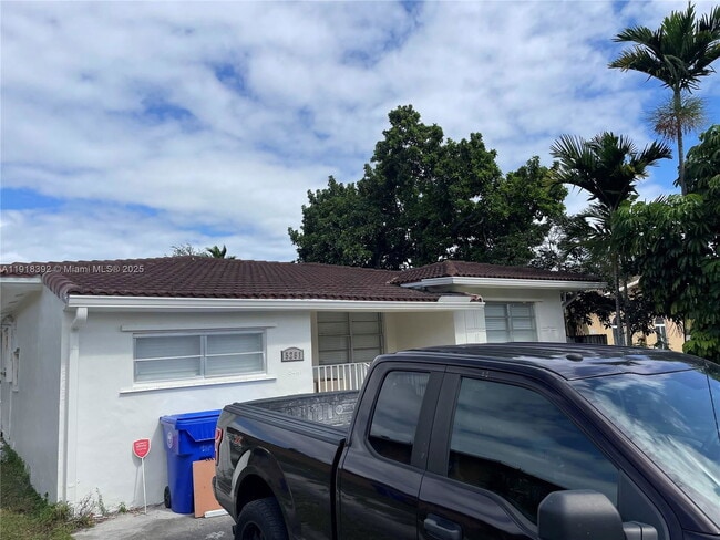 Photo - 5261 NW 1st St Unidad FRONT