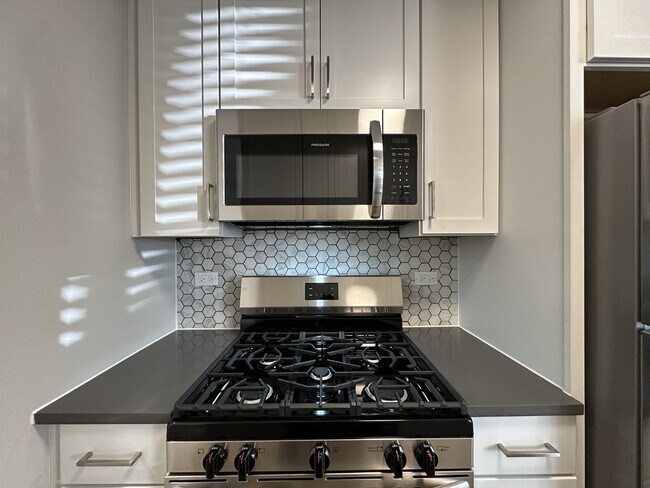 Photo - 535 W Aldine Ave Unit 413