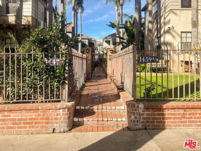 Photo - 1449 N Alta Vista Blvd