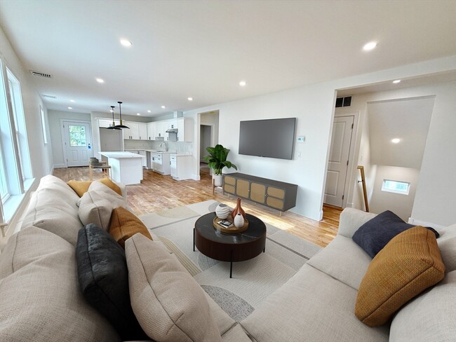 Building Photo - 28 Pitcher Ave Unit 2