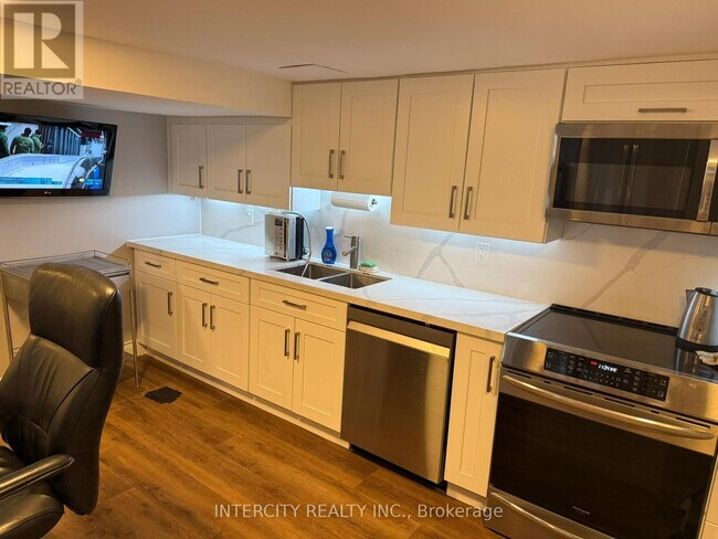 222 Combe Ave