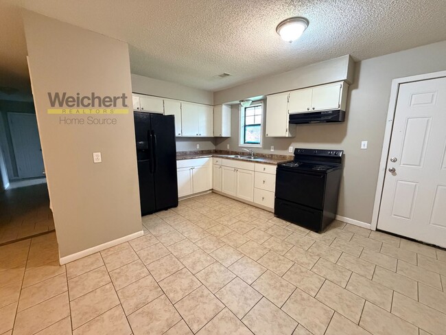 Photo - 3 bedroom, 2 bath Apartment close to University Unit 1712-2