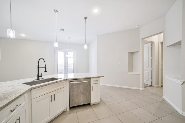 Photo - 10334 Solitaire Cir