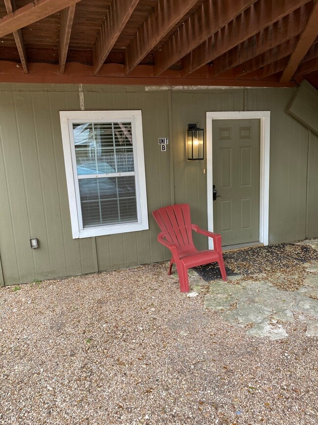 Entrada principal - 4521 Merle Dr Unidad B lower