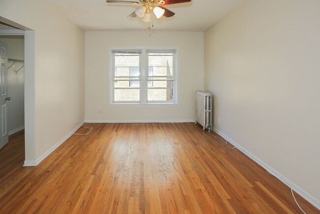 Photo - 3912-3928 N Pine Grove Ave