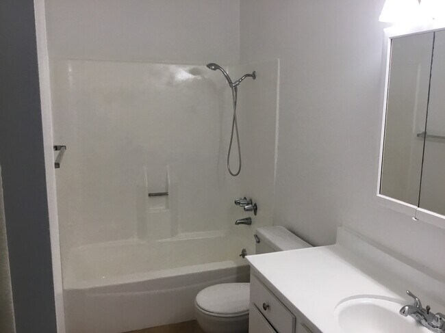 Baño del segundo piso - 4727 W 147th St Unidad 252