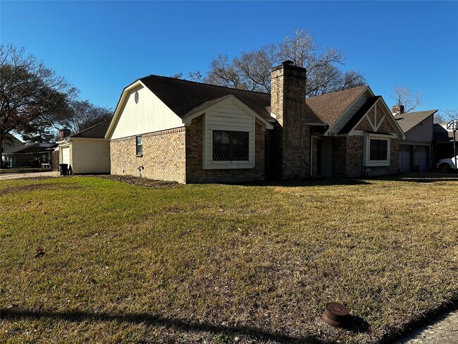 Photo - 330 Maybrook Dr