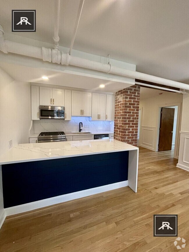 Building Photo - 2 bedroom in Brookline MA 02445 Rental