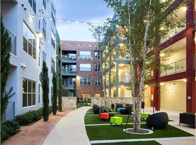 Photo - 1902 1/2 Simond Ave Unit A9-83