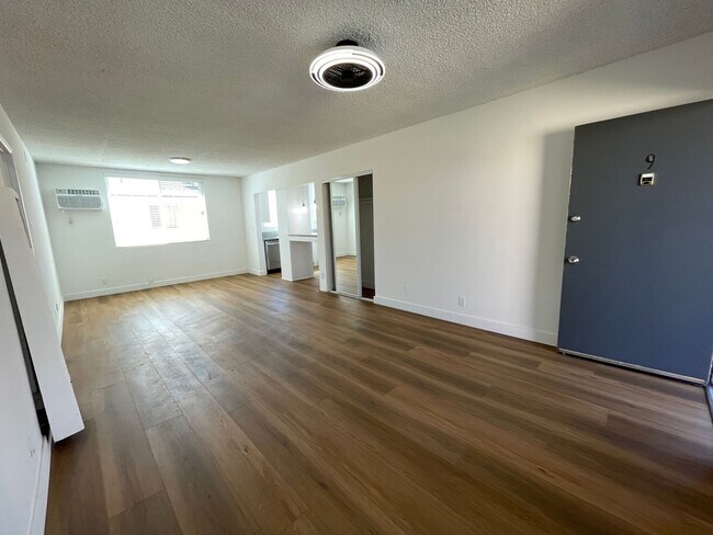 Photo - 7351 Variel Ave