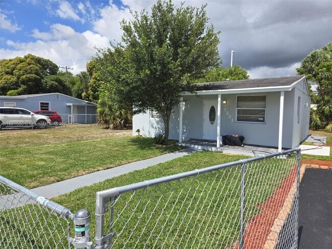 Building Photo - 1221 NW 23rd Terrace Rental